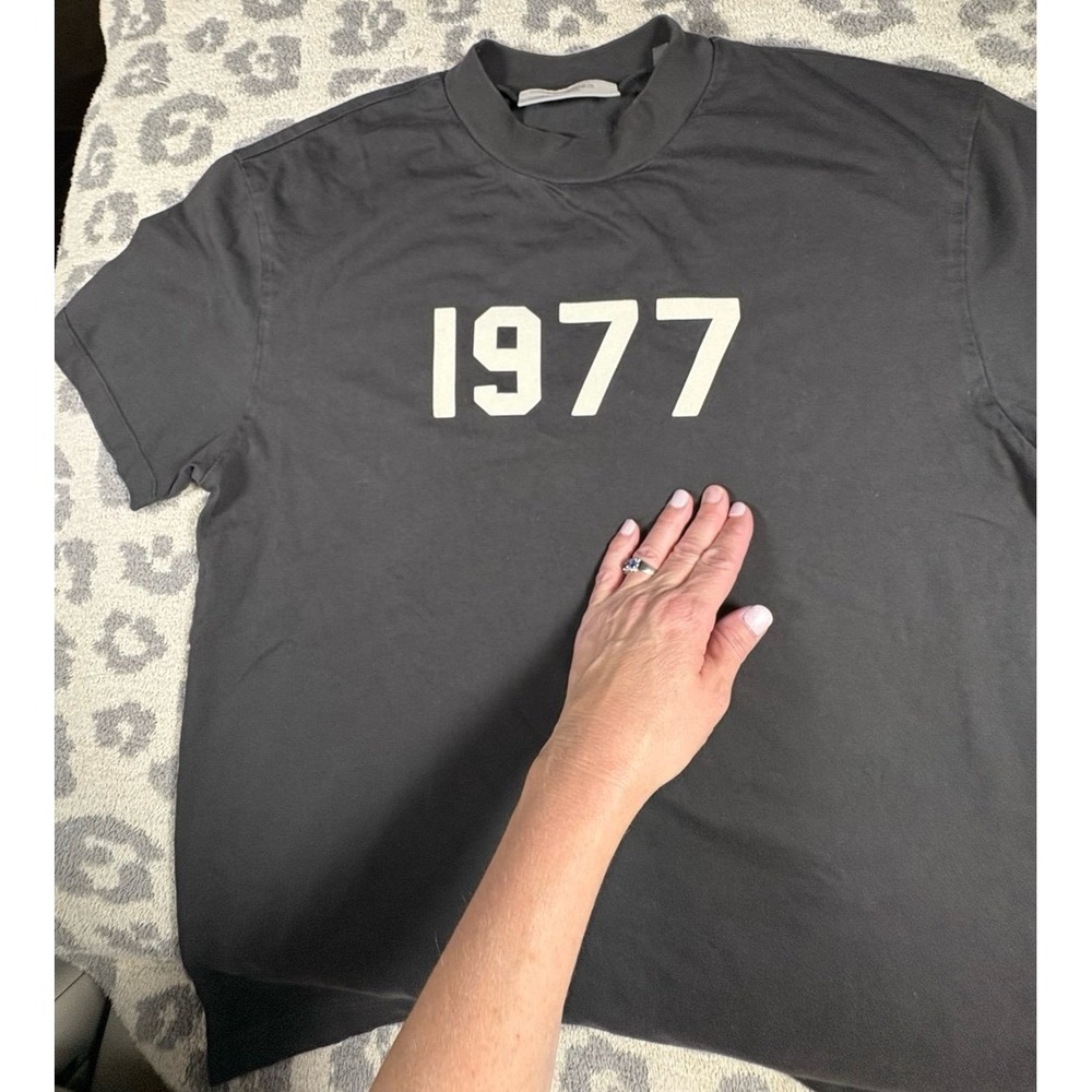 Men's SMALL Fear of God Essentials Tshirt. EUC.
